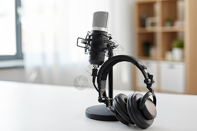 留声机与耳机的抽象交响 高比高清录音艺术